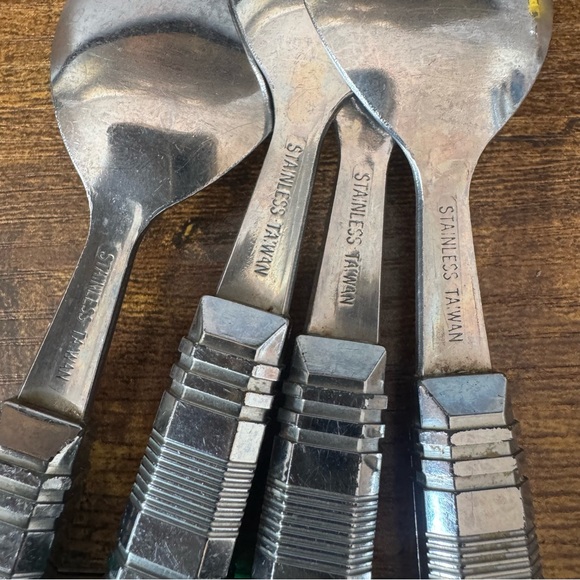 Vintage Emerald Green Lucite Handle Flatware Set Stainless Taiwan Hong Kong 15pc - Picture 7 of 8